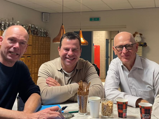 Pubquiz en onthulling nieuw tenue